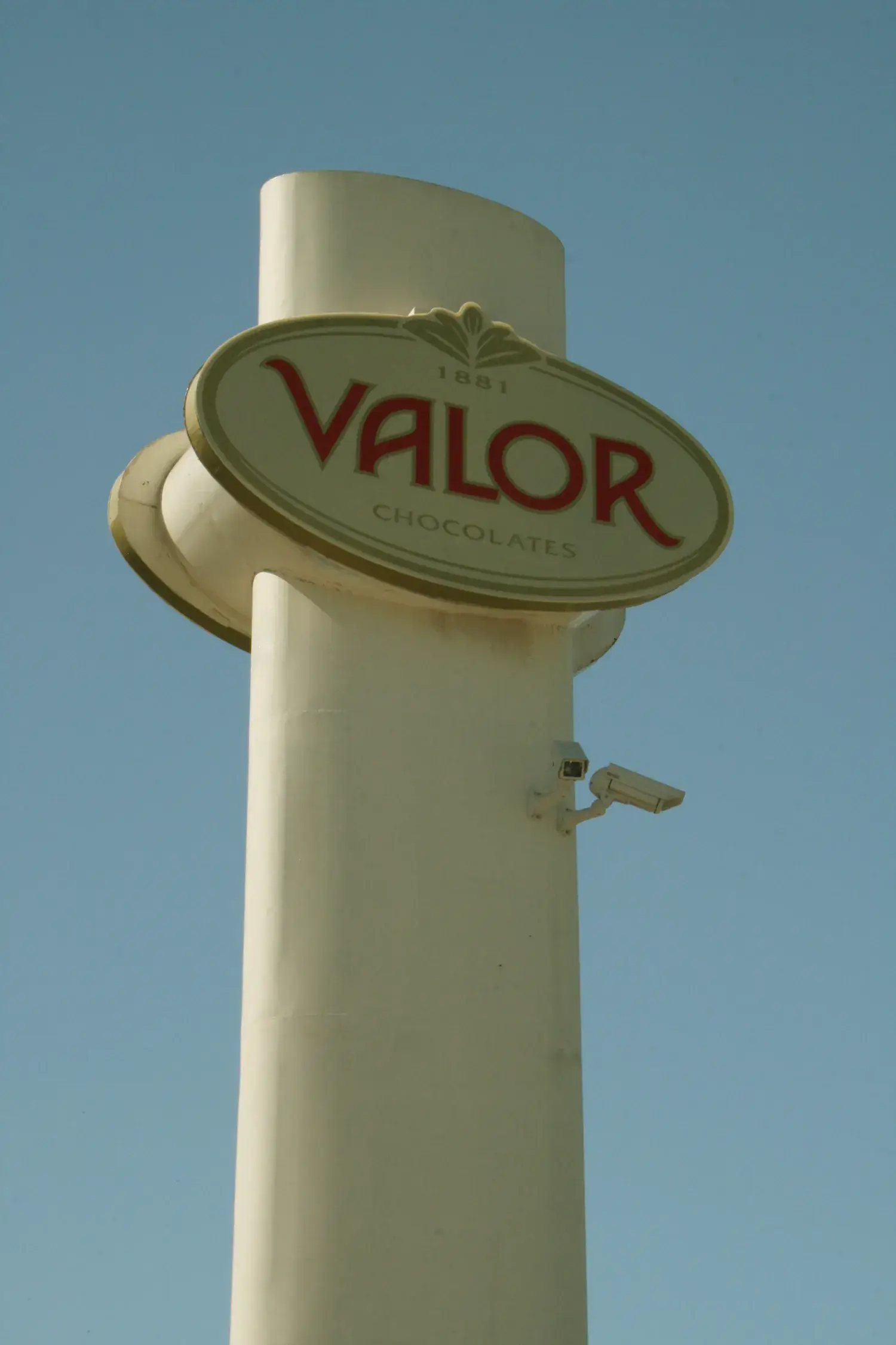 Enseigne géante de la marque Valor à Villajoyosa