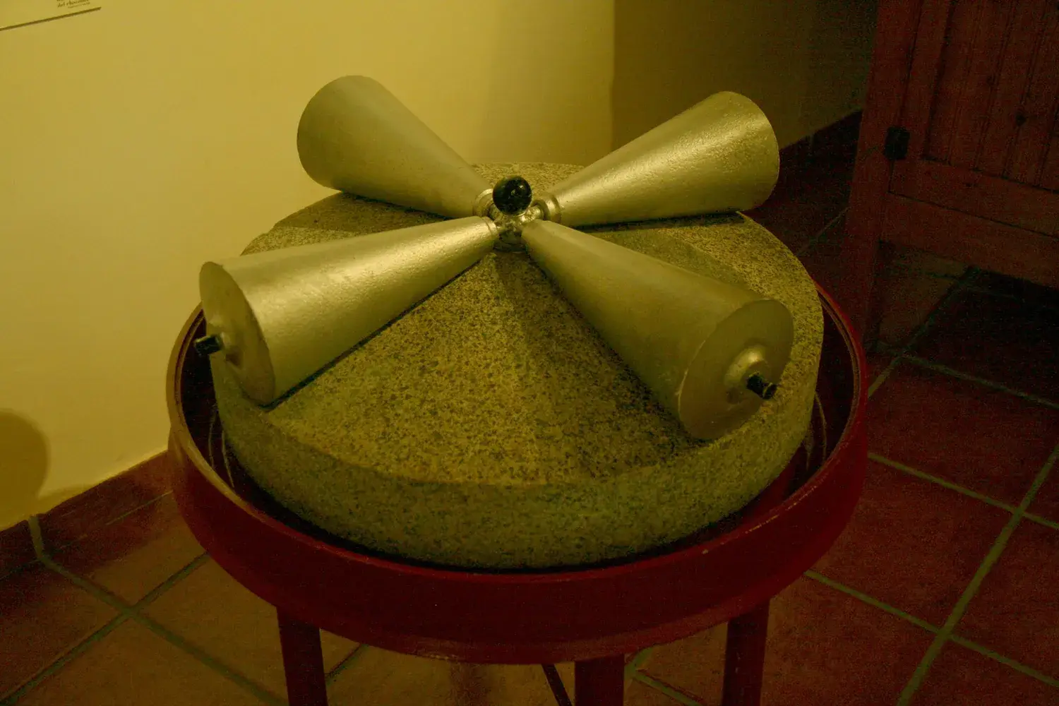 Ancien moulin à cacao exposé au musée du chocolat de Villajoyosa