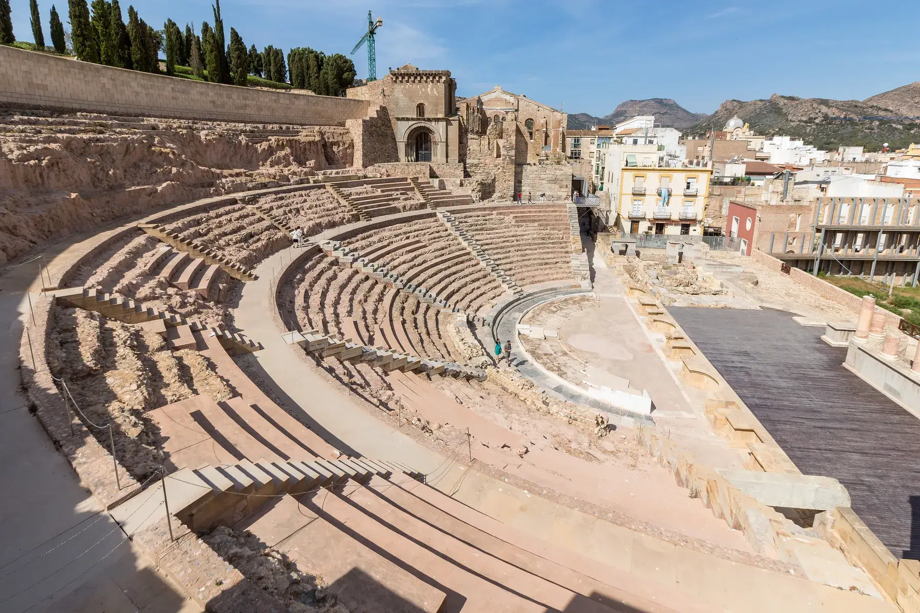 Les gradins du théâtre romain de Carthagène au cœur de la ville
